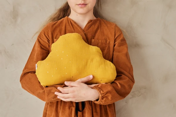 Felhő díszpárna Mustár